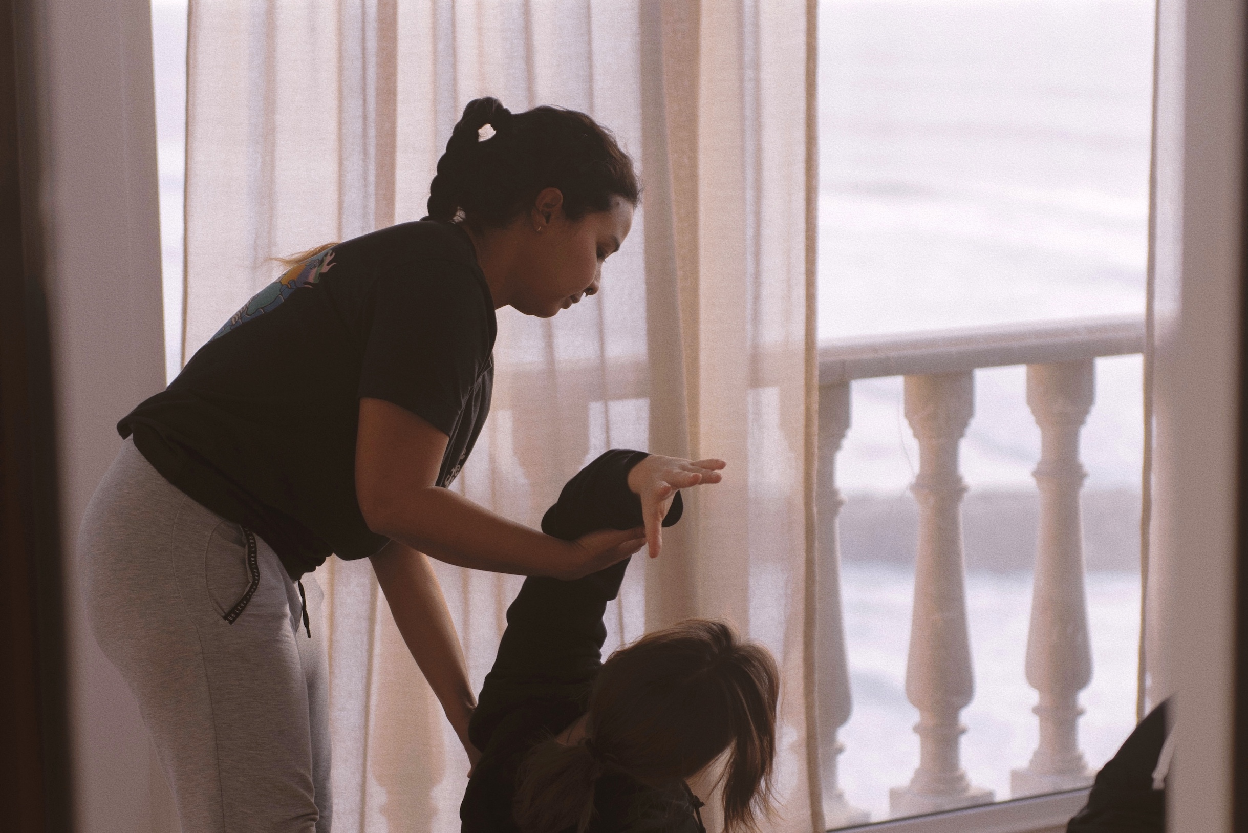 Yoga lesson at Laneez Ericeira Surfhouse